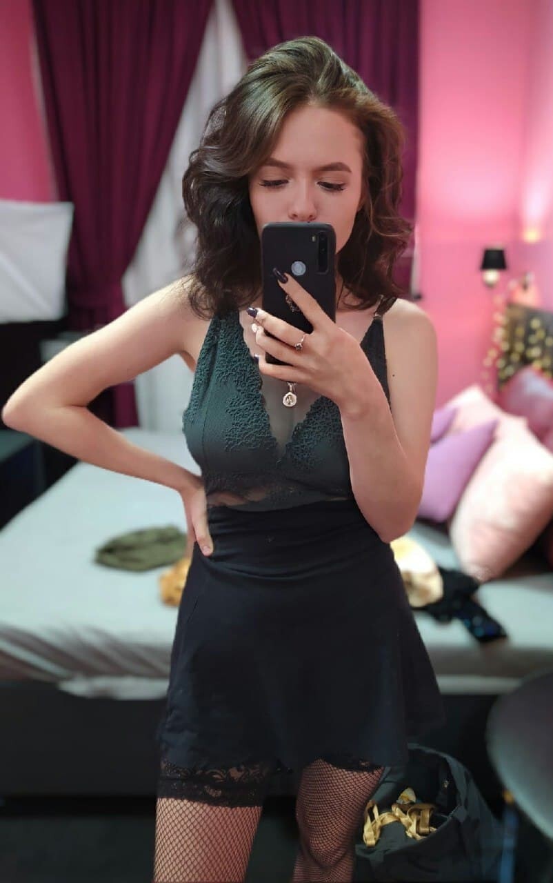 Проститутка Питера Вика с 3 размером груди предлагает интим услуги у метро Маяковская  +7(981)136-33-84 